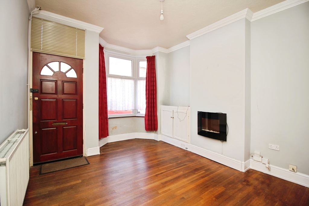 Property photo 2 of 17