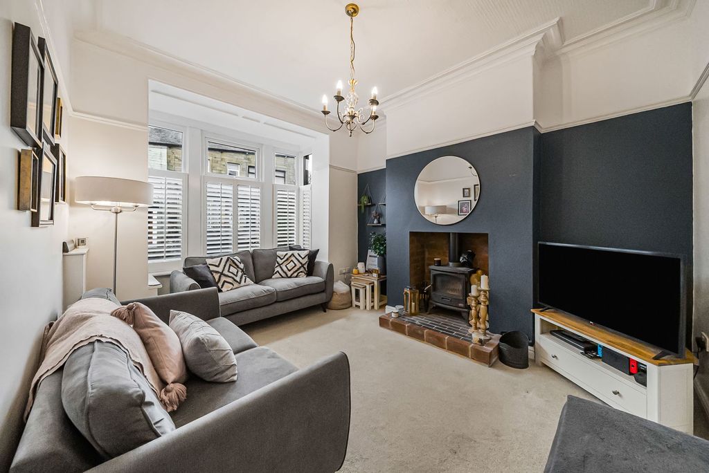 Property photo 2 of 31