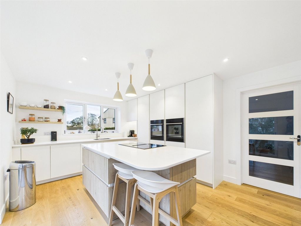 Property photo 2 of 20 Picture No. 11