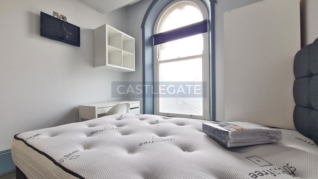 Property photo 2 of 14 Merchants Hall G.1.3 Bedroom (2)