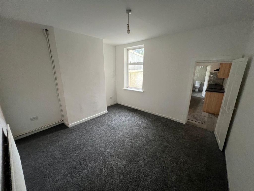 Property photo 2 of 12 1641B100-65B1-4d13-9316-05F3E95441ce.Jpg