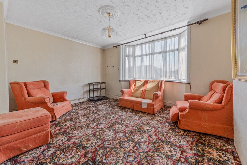 Property photo 2 of 20 4394844