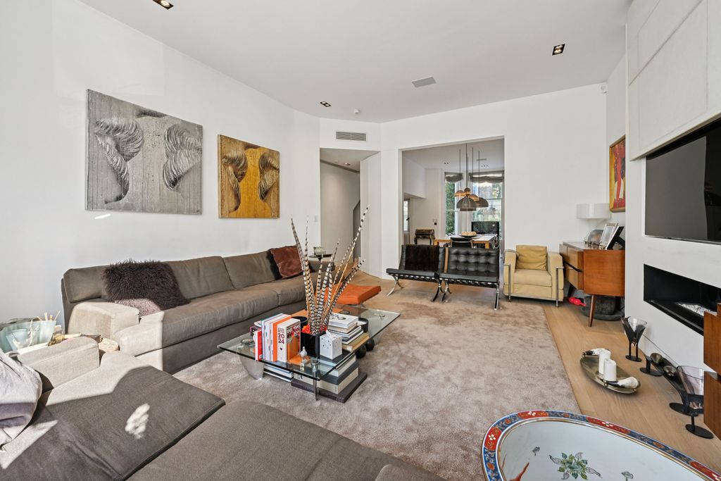 Property photo 3 of 21 Reception