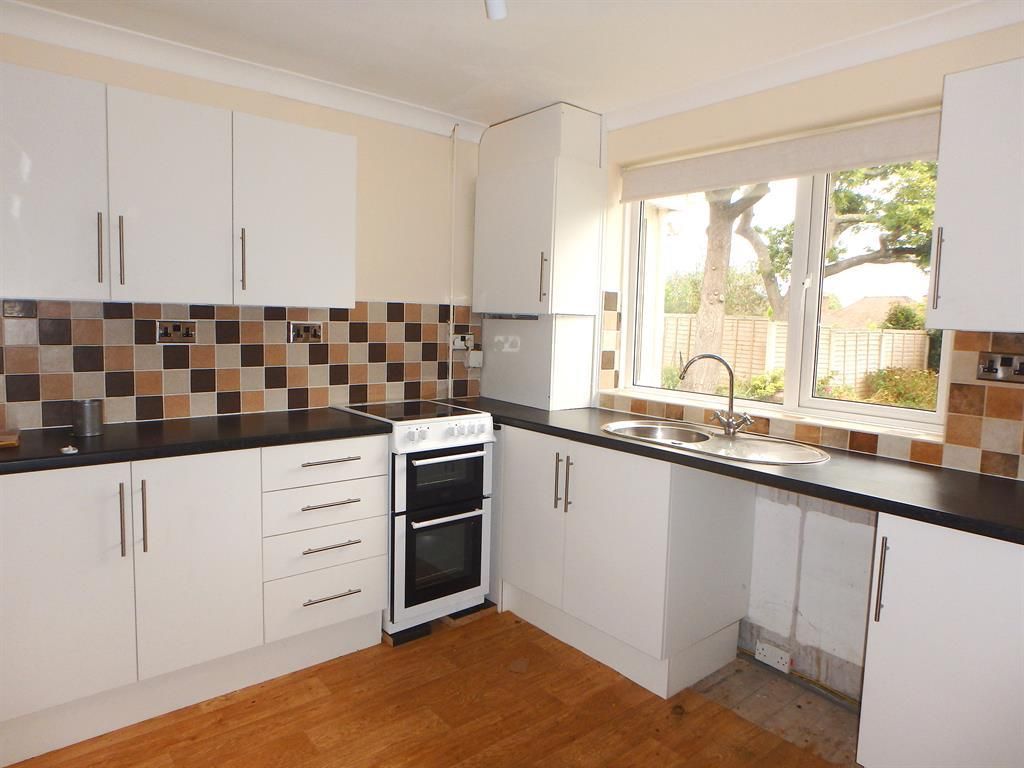 Property photo 3 of 9 Kitchen