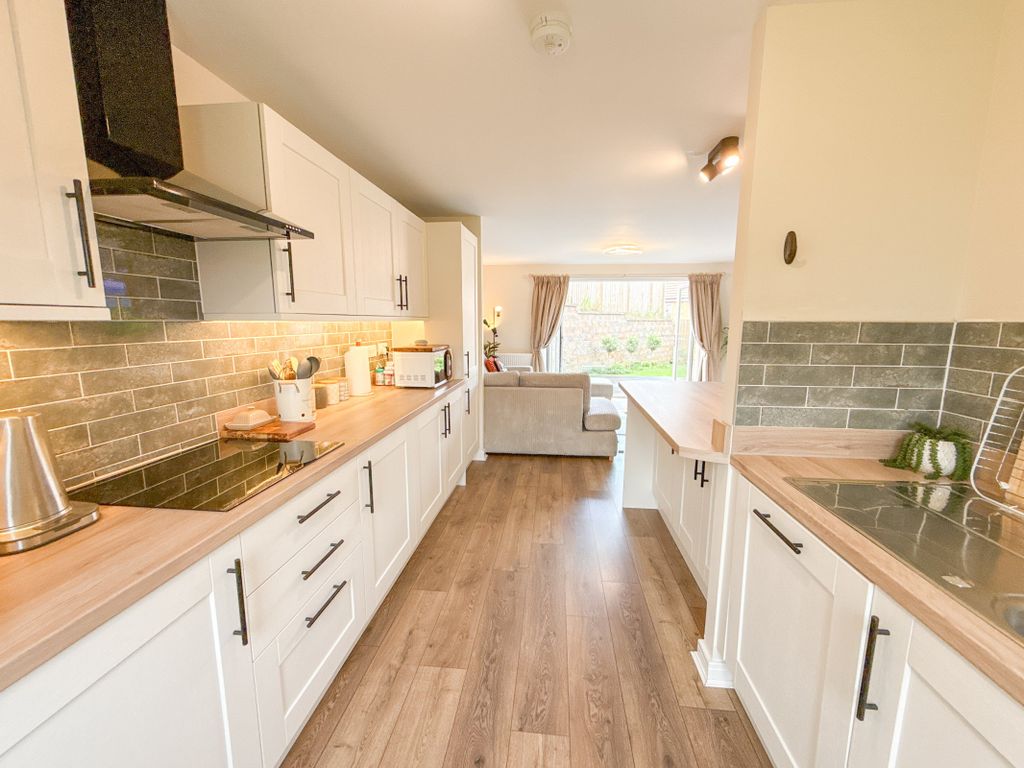 Property photo 2 of 31 Kitchen