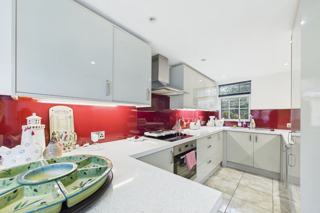 Additional image 25 of 6 bed detached house for saleHighway, Crowthorne, Berkshire RG45
