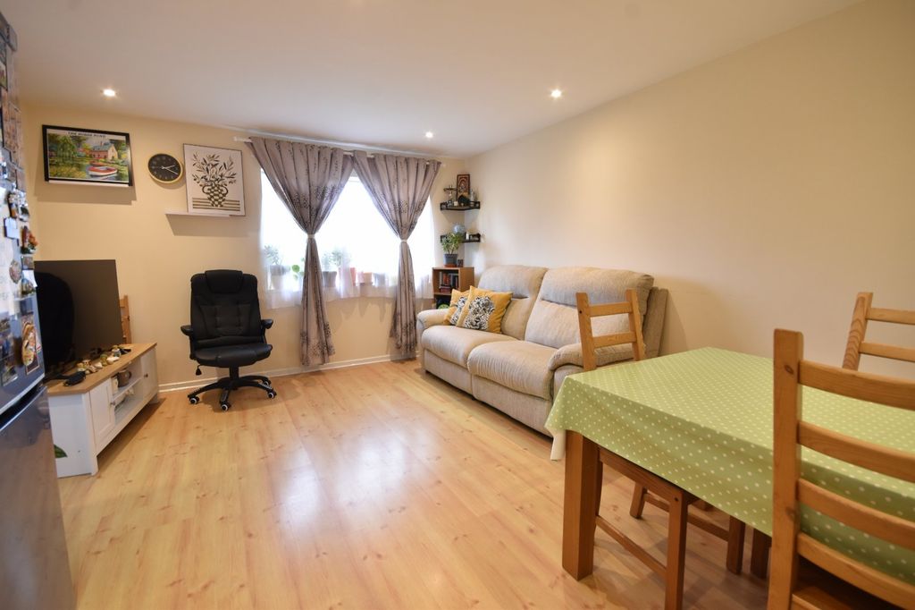 Property photo 2 of 10 Picture No. 06