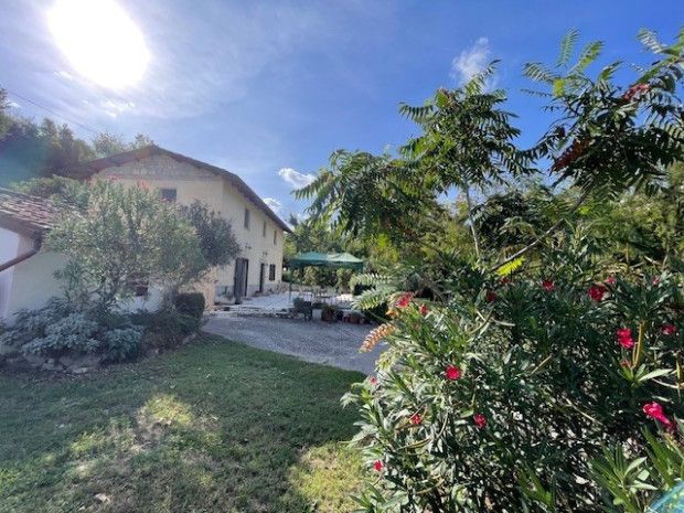 Property photo 2 of 20