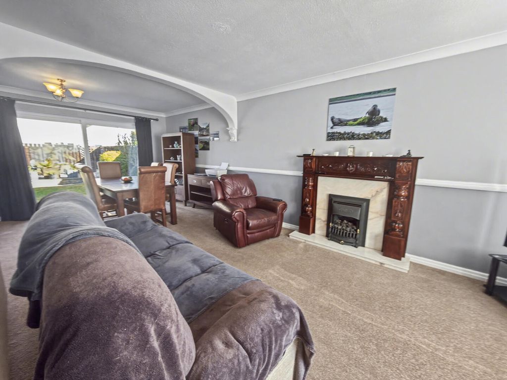 Property photo 3 of 17 Living Room