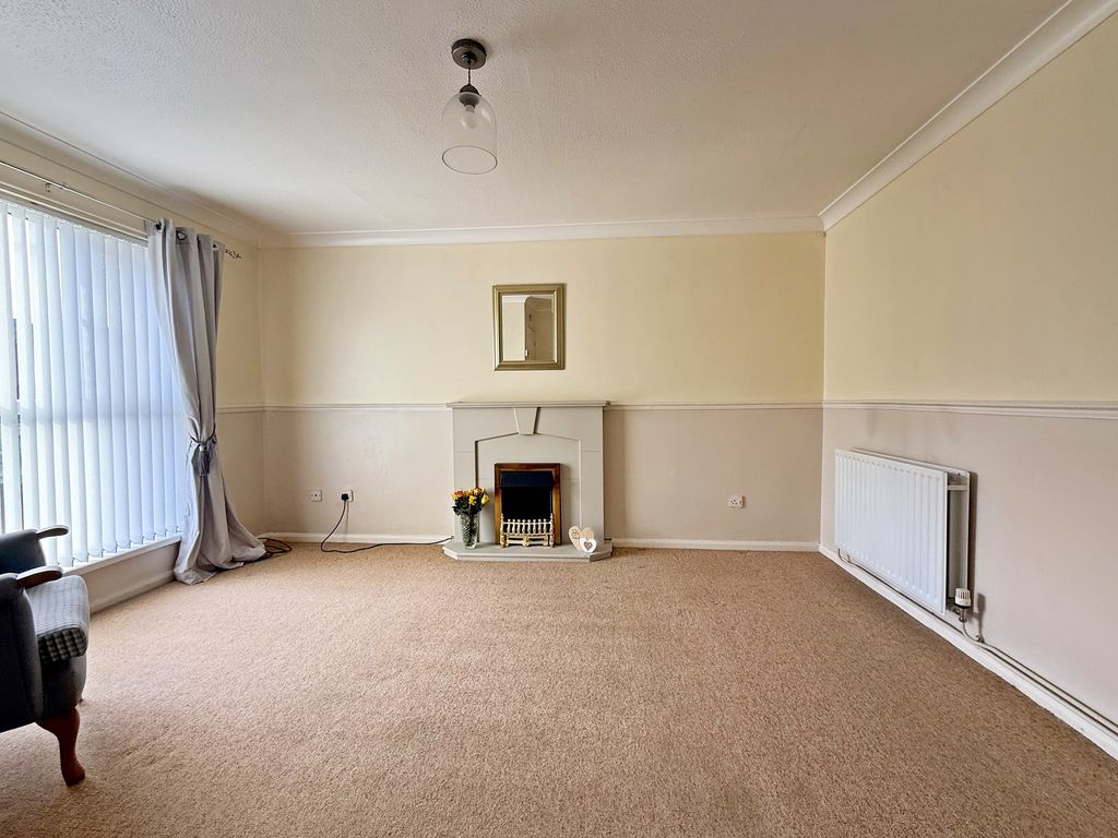 Property photo 3 of 22 Lounge