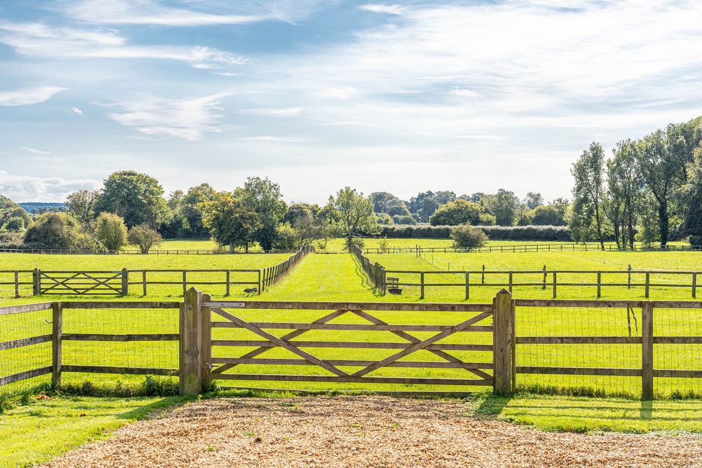 Property photo 1 of 25