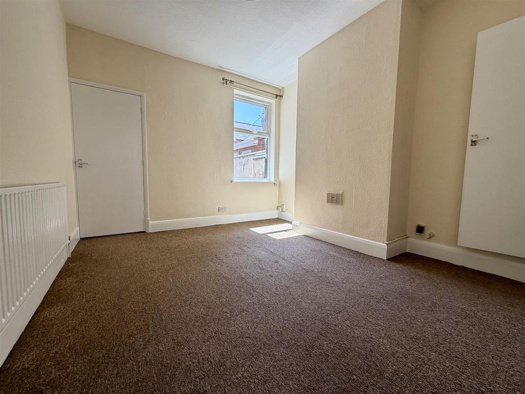 Property photo 3 of 8 Rear Reception Room