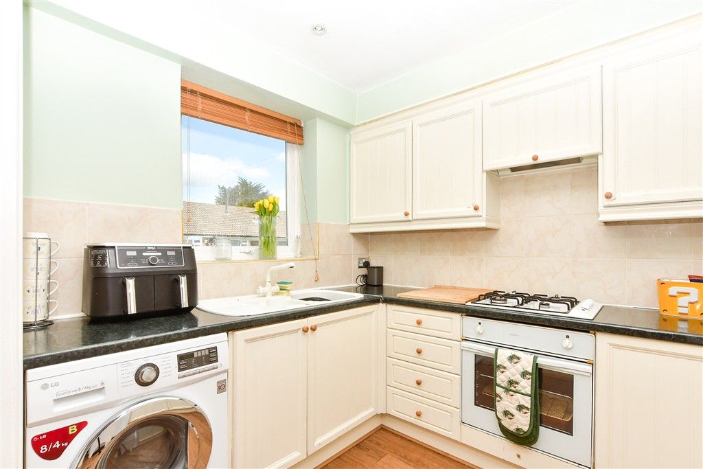 Property photo 1 of 11 Kitchen