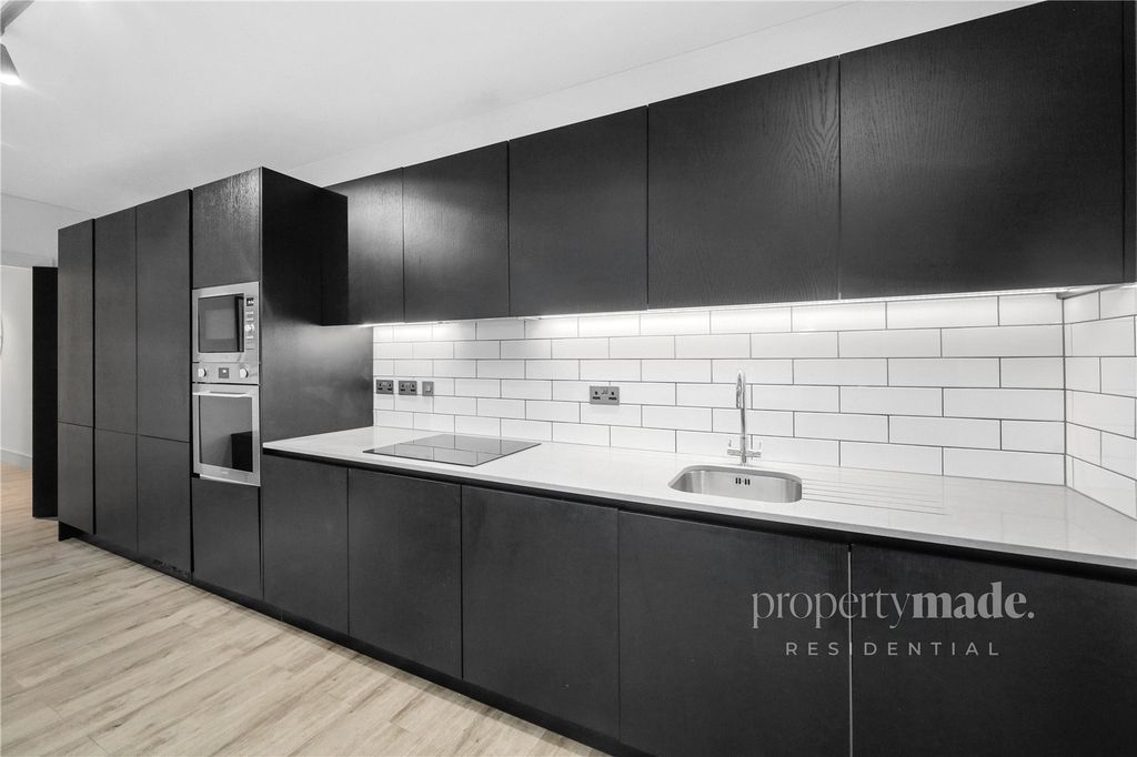 Property photo 2 of 32 Picture No. 05