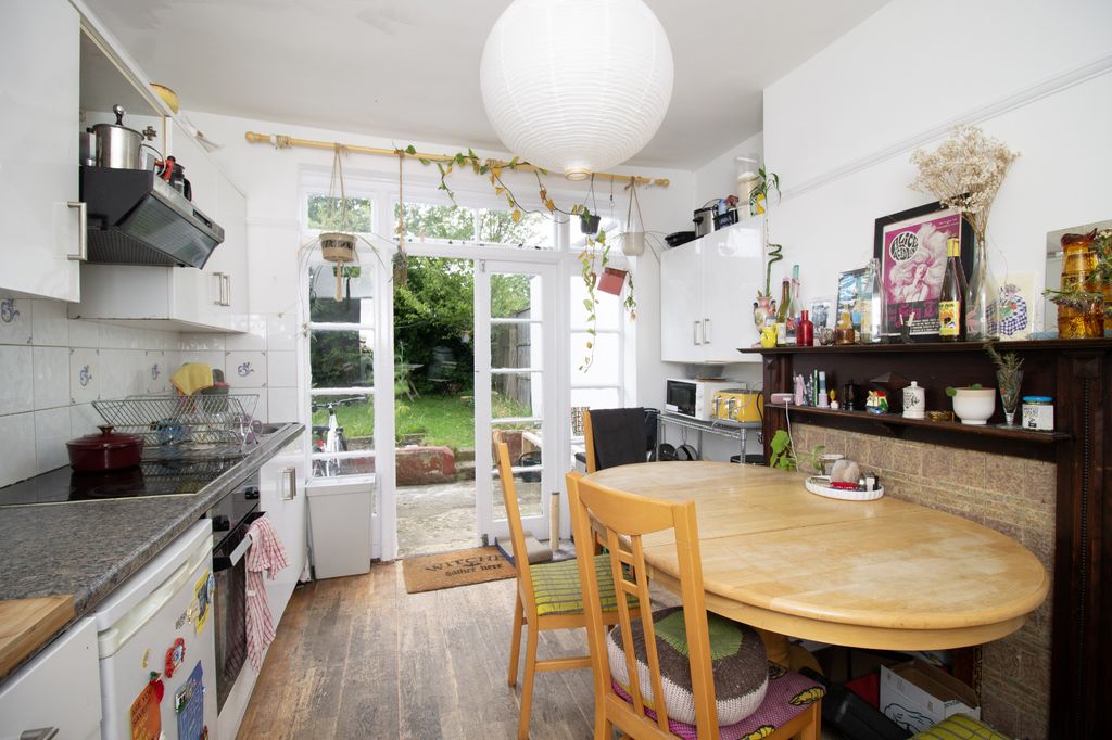 Property photo 2 of 9
