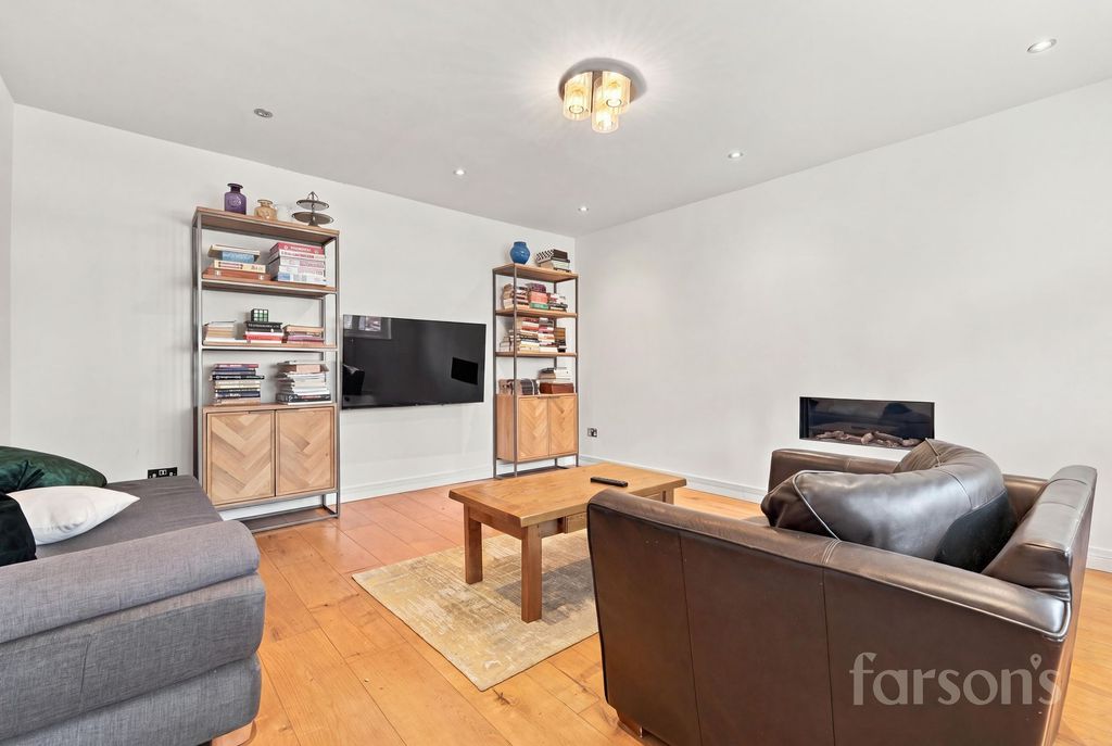 Property photo 3 of 45
