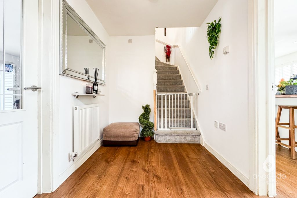 Property photo 2 of 17 4421443