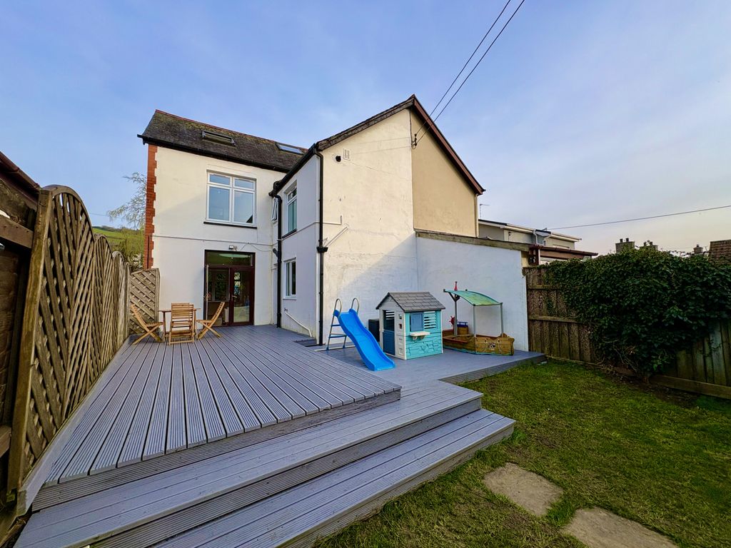 Property photo 1 of 28 4-Bed Semi-Detached House For Sale