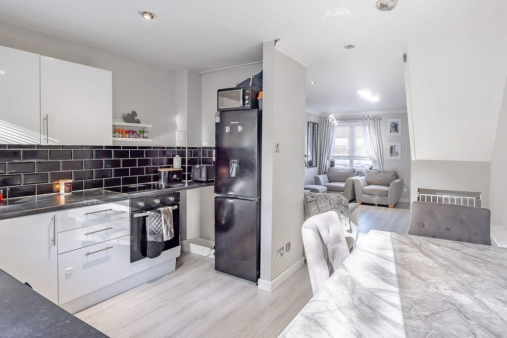 Property photo 2 of 16 Kitchen