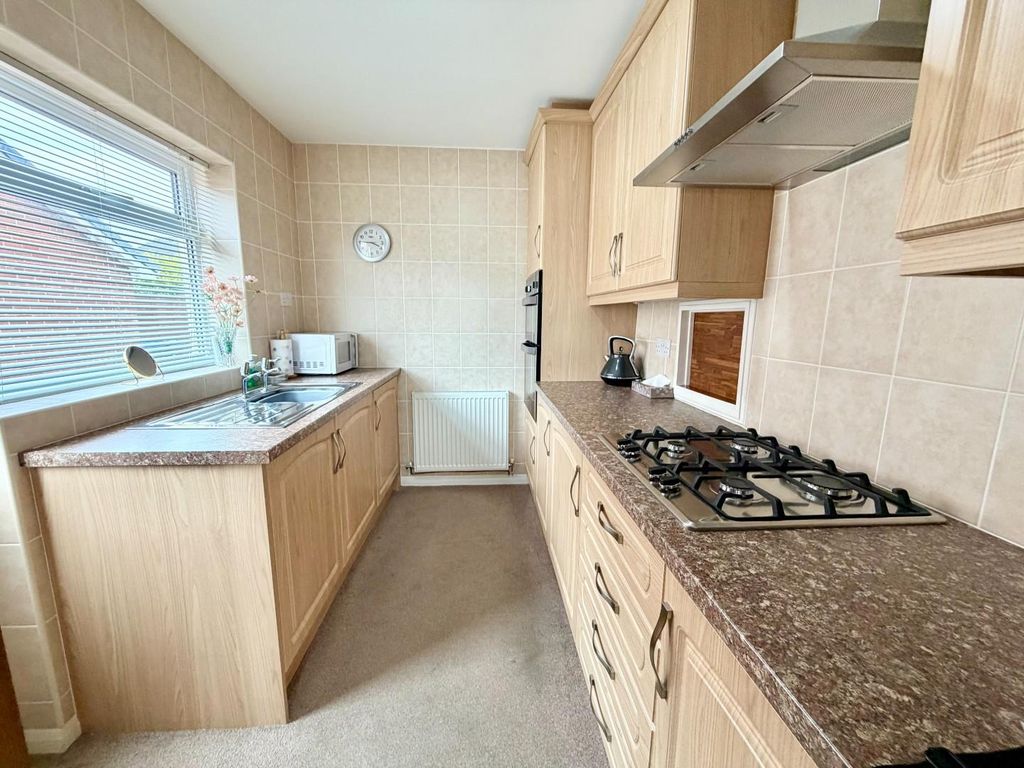 Property photo 3 of 9 Kitchen