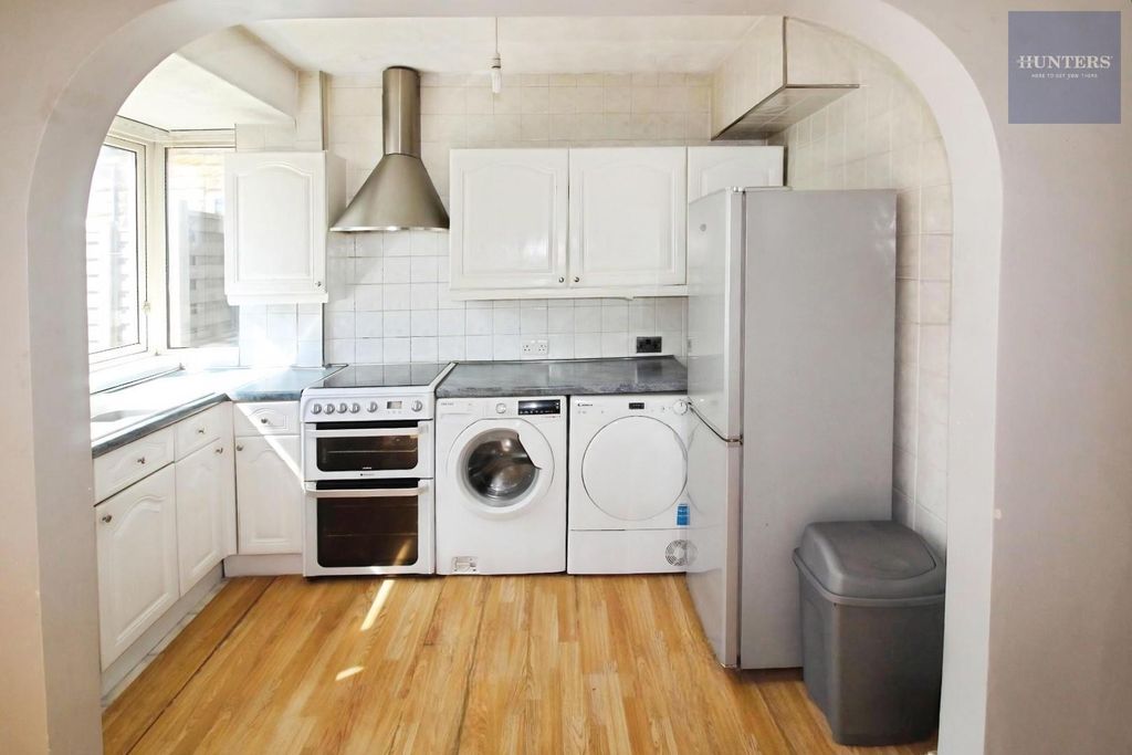 Property photo 2 of 8 Kitchen