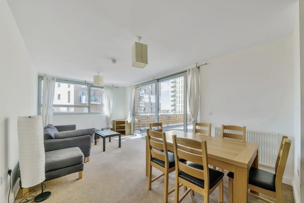 Property photo 1 of 11 Nelson Walk Living R