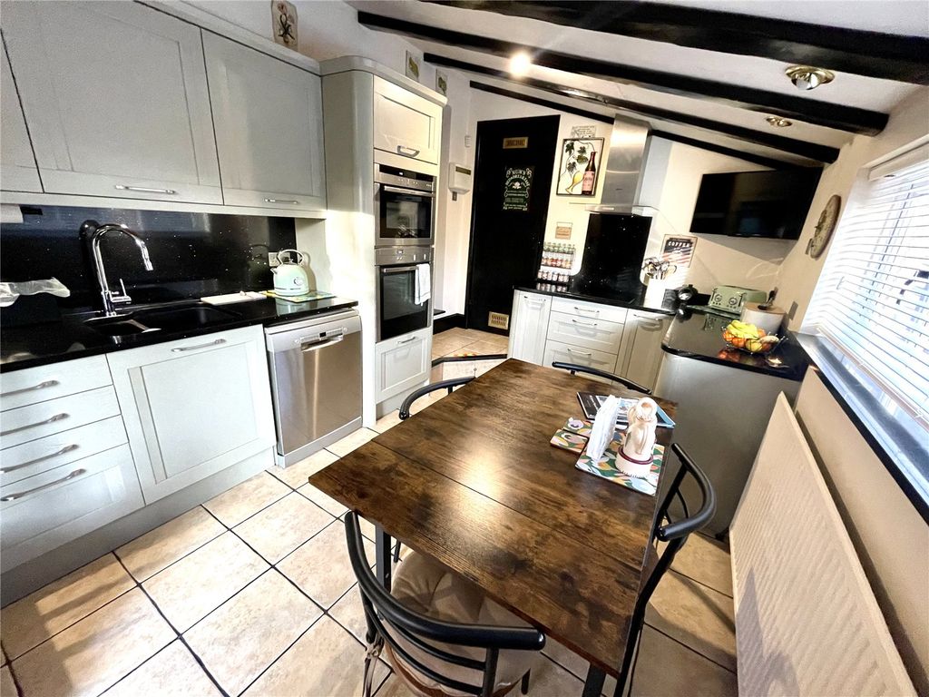 Property photo 3 of 33 Picture No. 02