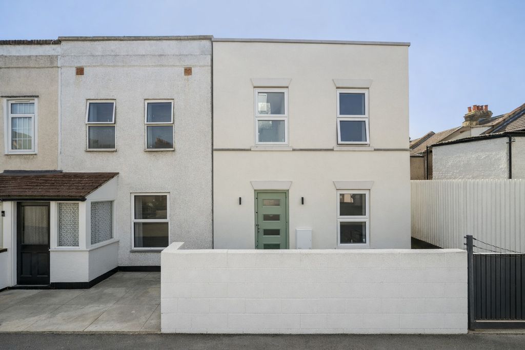 Property photo 1 of 4 5180900
