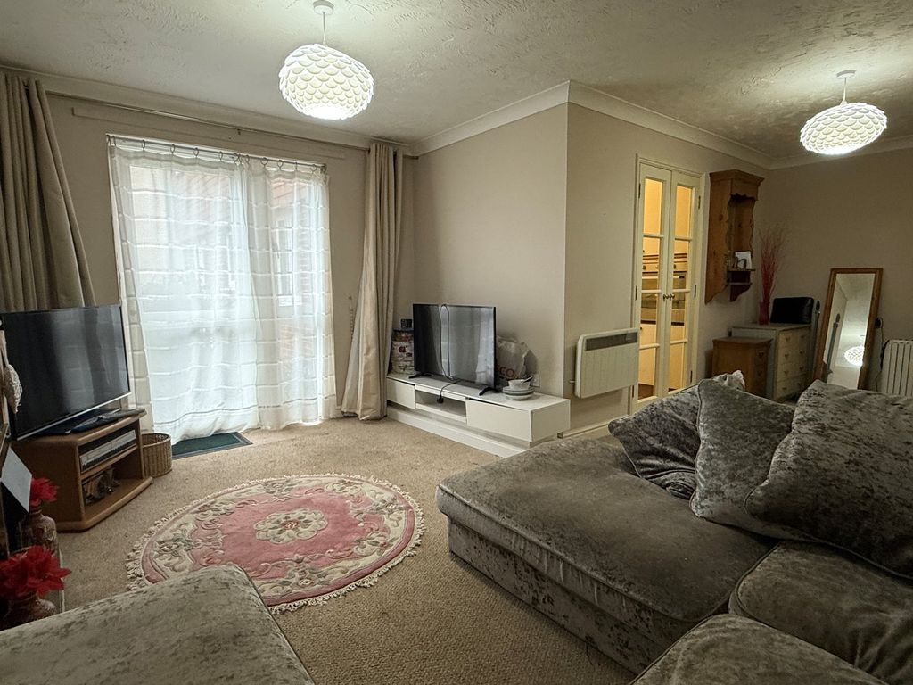 Property photo 2 of 8