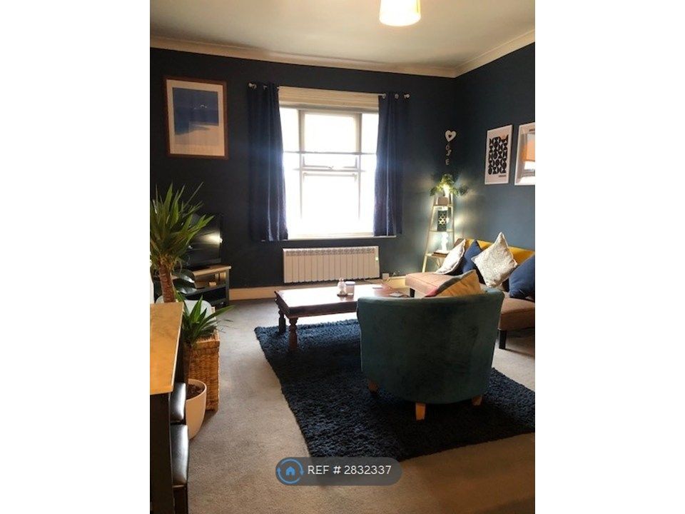 Property photo 1 of 8 Living Room