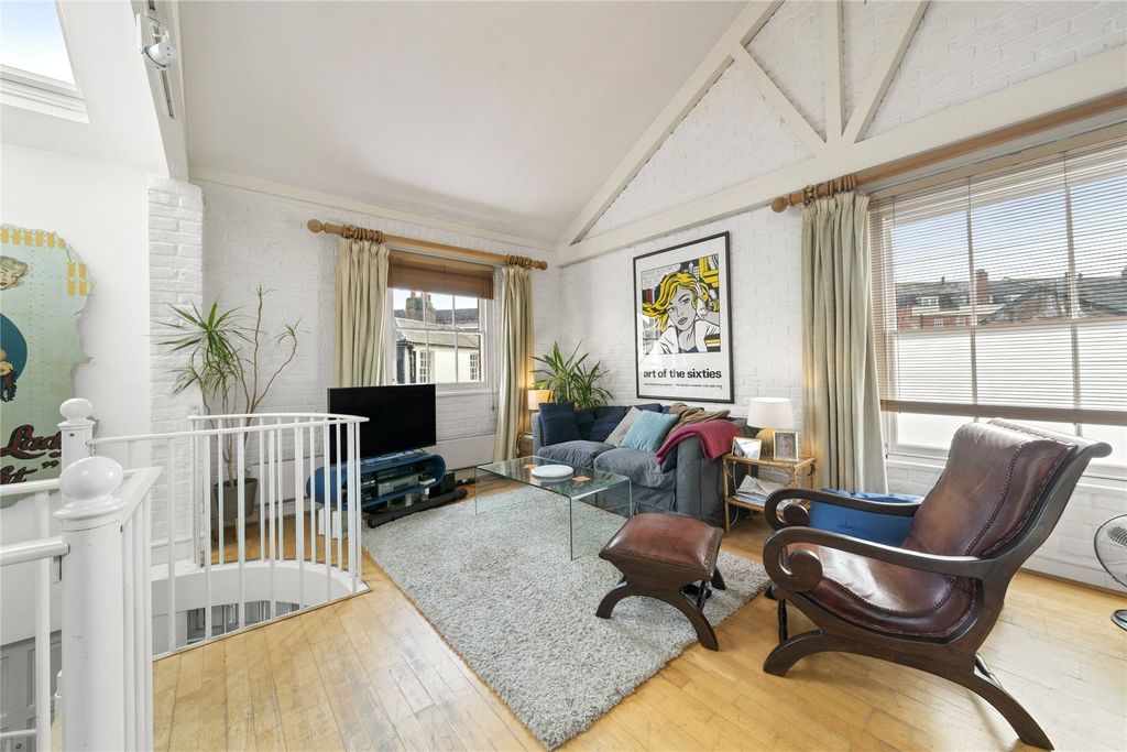 Property photo 3 of 16 Reception