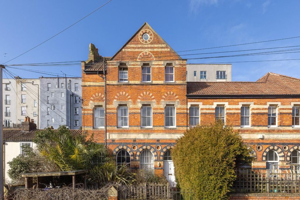 Property photo 1 of 19 Char9838-Cn.Jpg