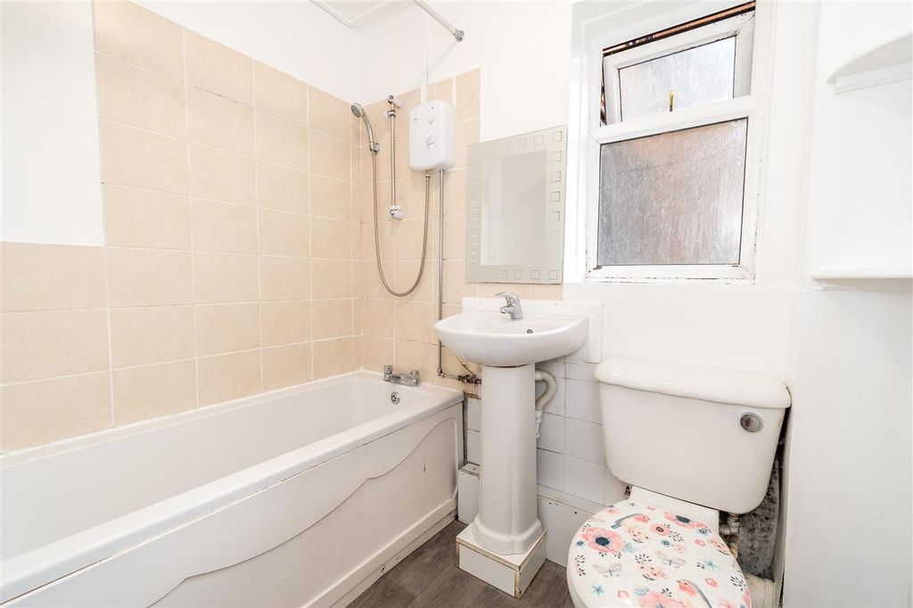 Property photo 3 of 6 Bathroom