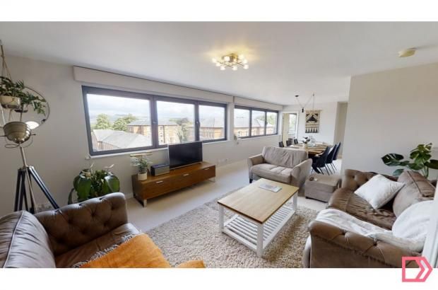 Property photo 2 of 10 Balmoral-House-Livin