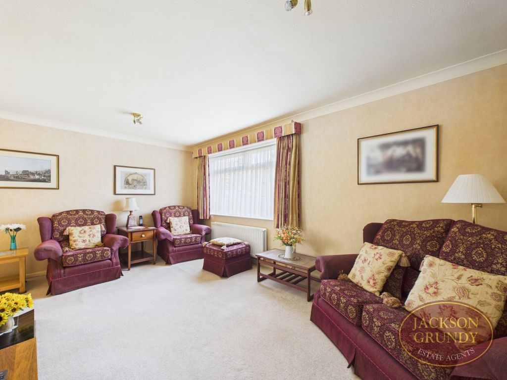 Property photo 3 of 23 Ringwood Close