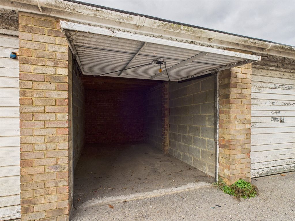 Property photo 2 of 5 Garage