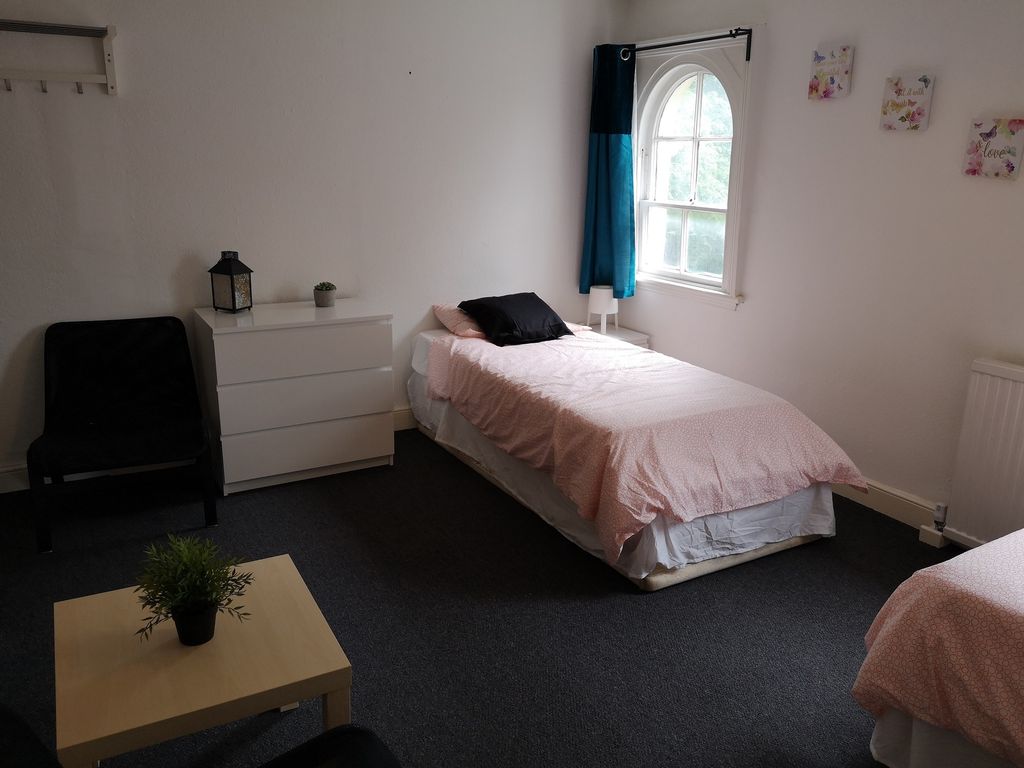 Property photo 1 of 2