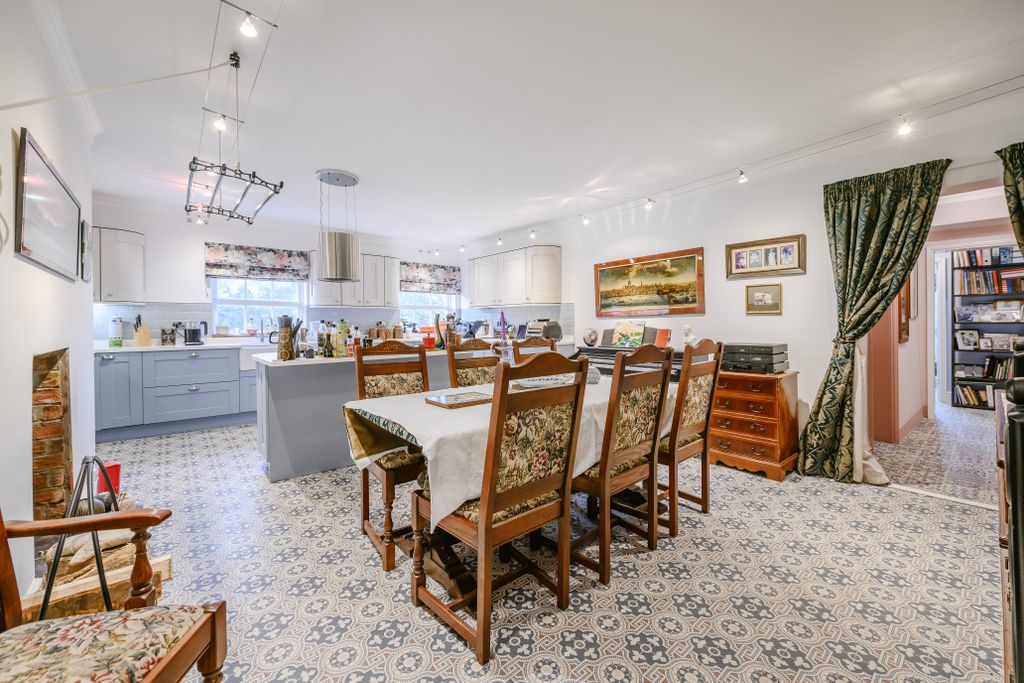 Property photo 2 of 24 Dining Kitchen 2