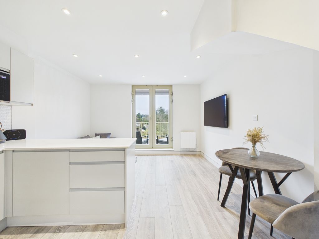 Property photo 3 of 16 Cam04018G0-Pr0445-Still007