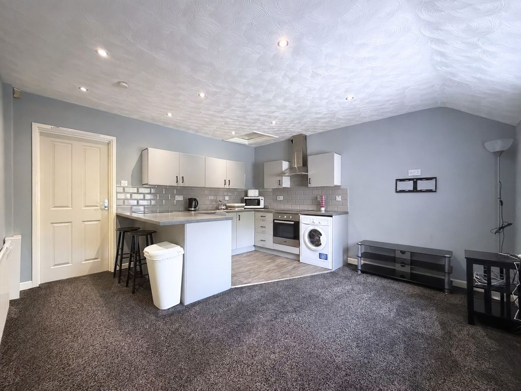 Property photo 2 of 13 Lounge Kitchen