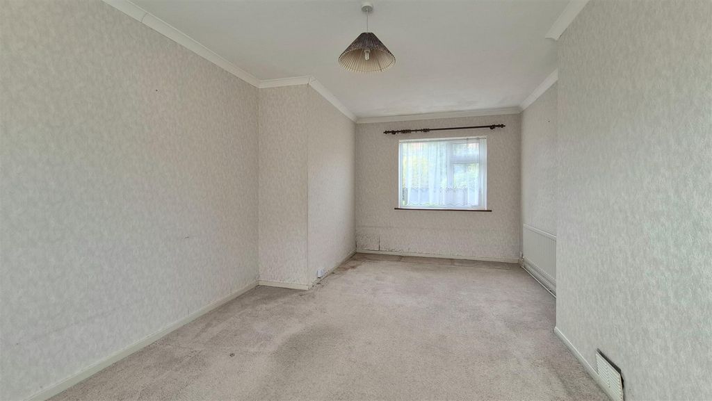 Property photo 3 of 21 Lounge