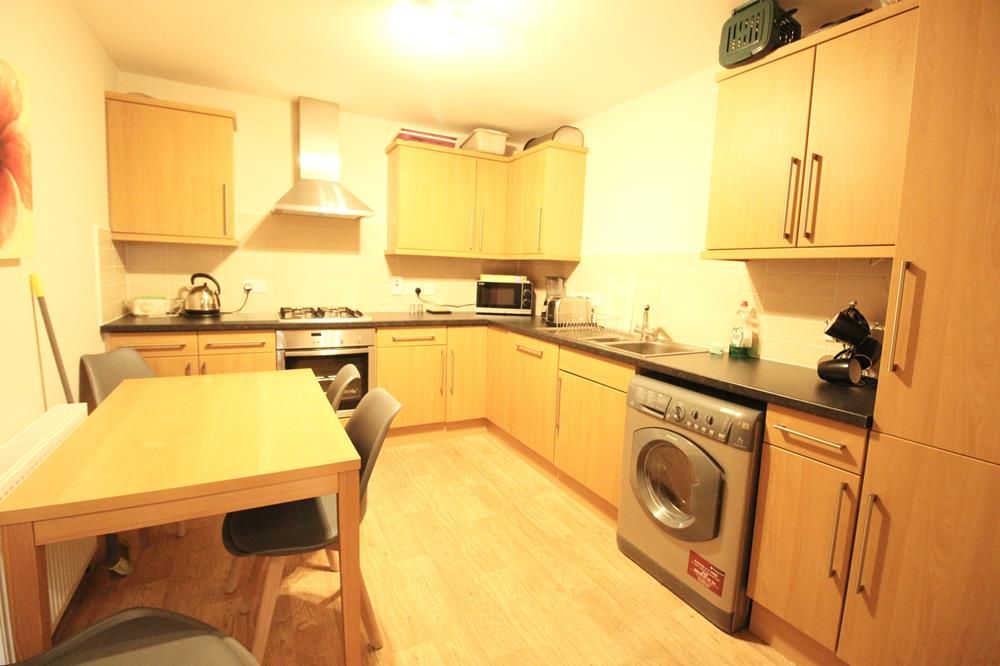 Property photo 3 of 6 Dining Kitchen