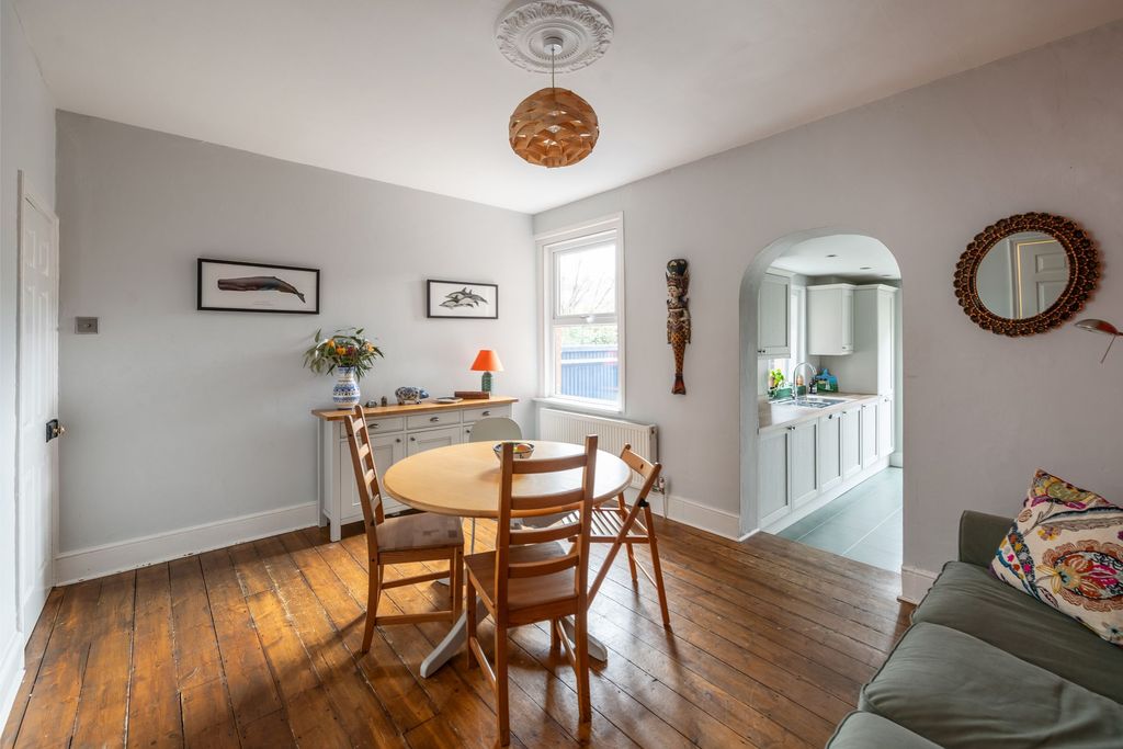 Property photo 3 of 19