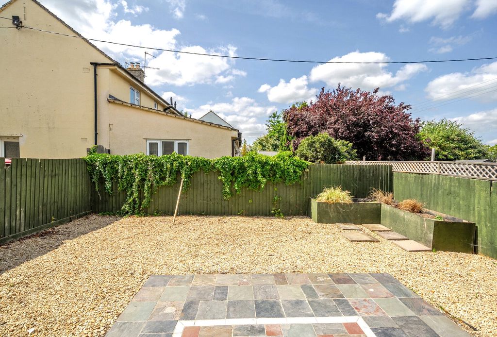 Property photo 3 of 18 Garden