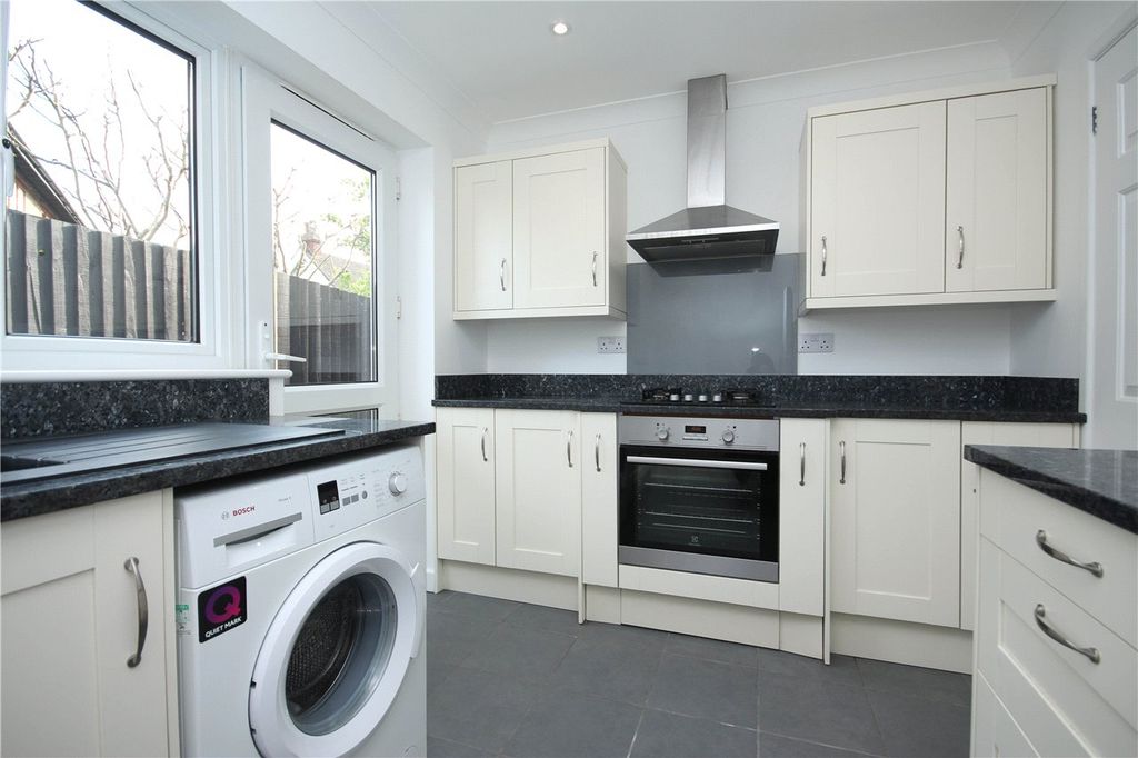 Property photo 3 of 8 Kitchen