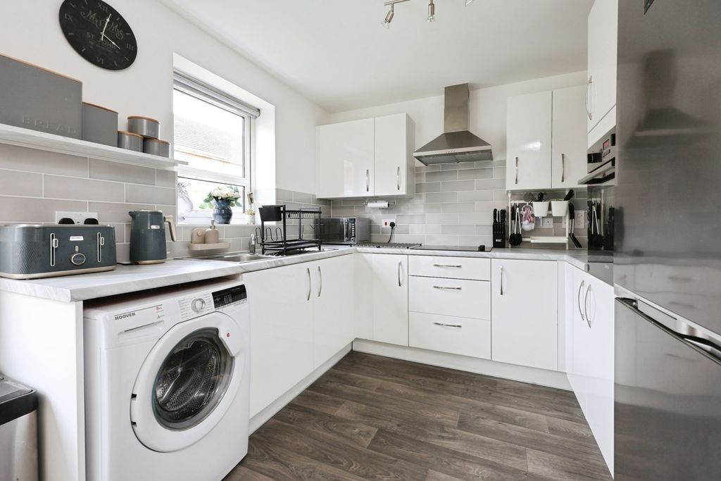 Property photo 2 of 16 Kitchen