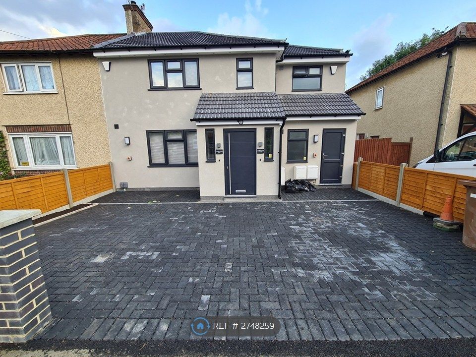 Property photo 2 of 17 Entrance