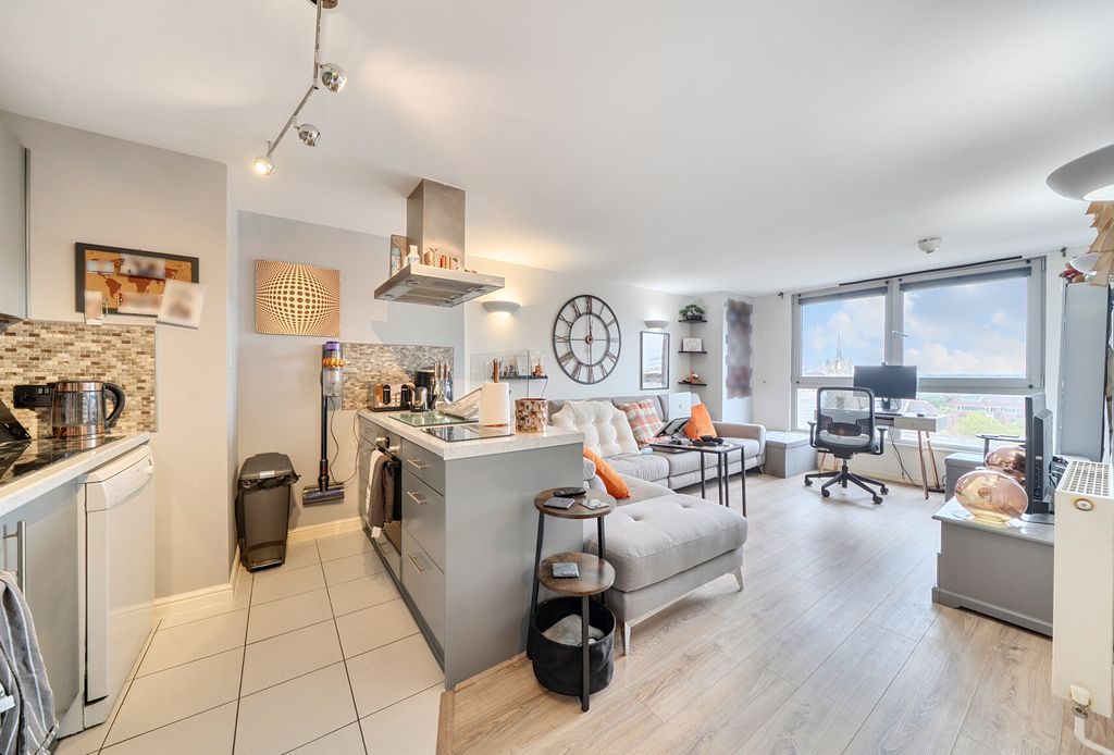 Property photo 1 of 8 1521132-1-6Aabab7...