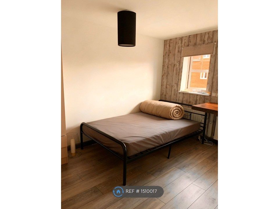 Property photo 3 of 8 Bedroom 1