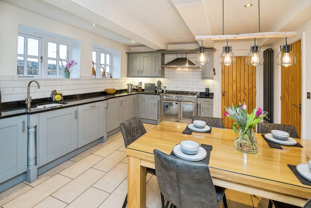 Property photo 2 of 25 Kitchen 1